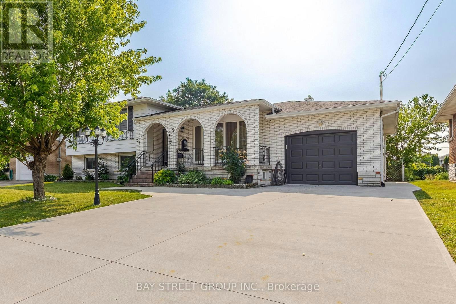 UPPER-29 West Street N, Thorold, ON, L2V 2S1