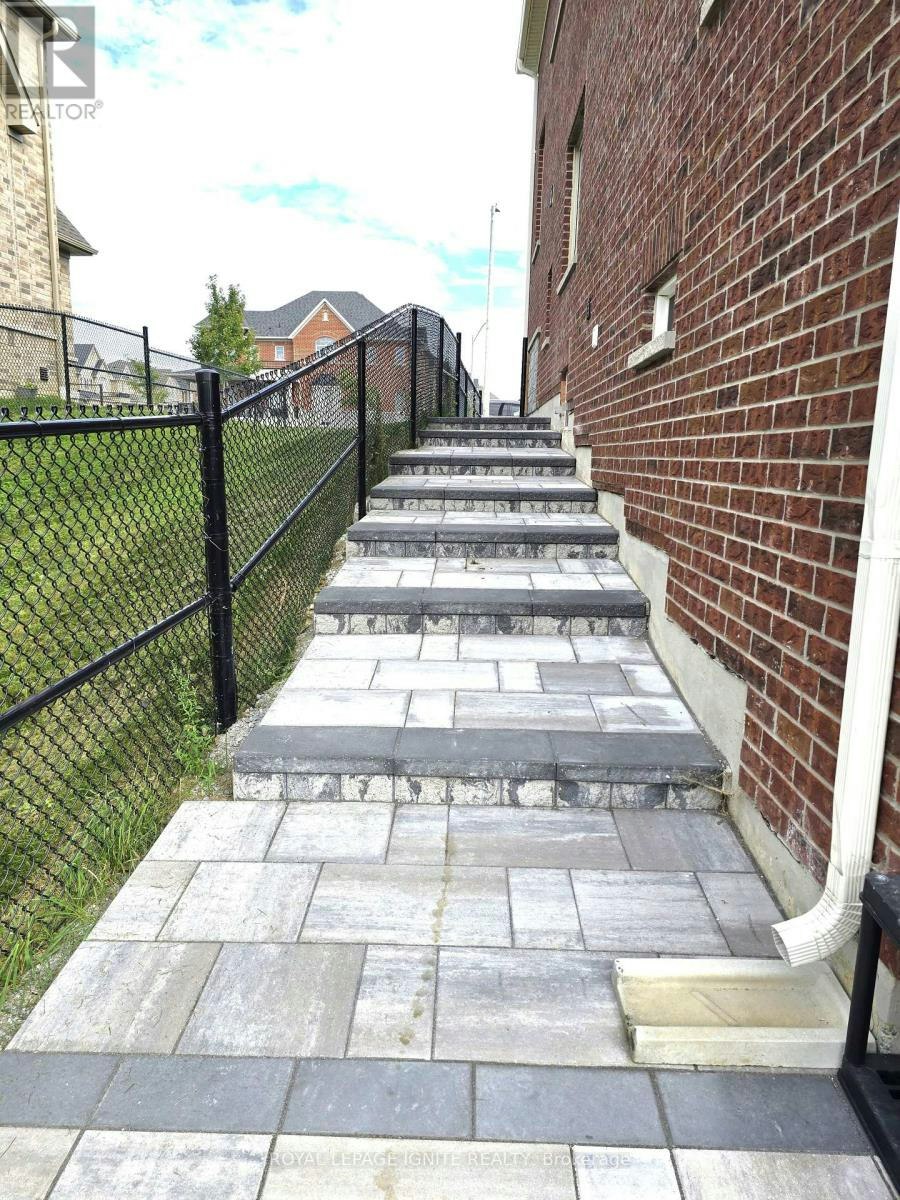 BSMT-137 Jack Potts Way, Clarington, ON, L1E 0E8