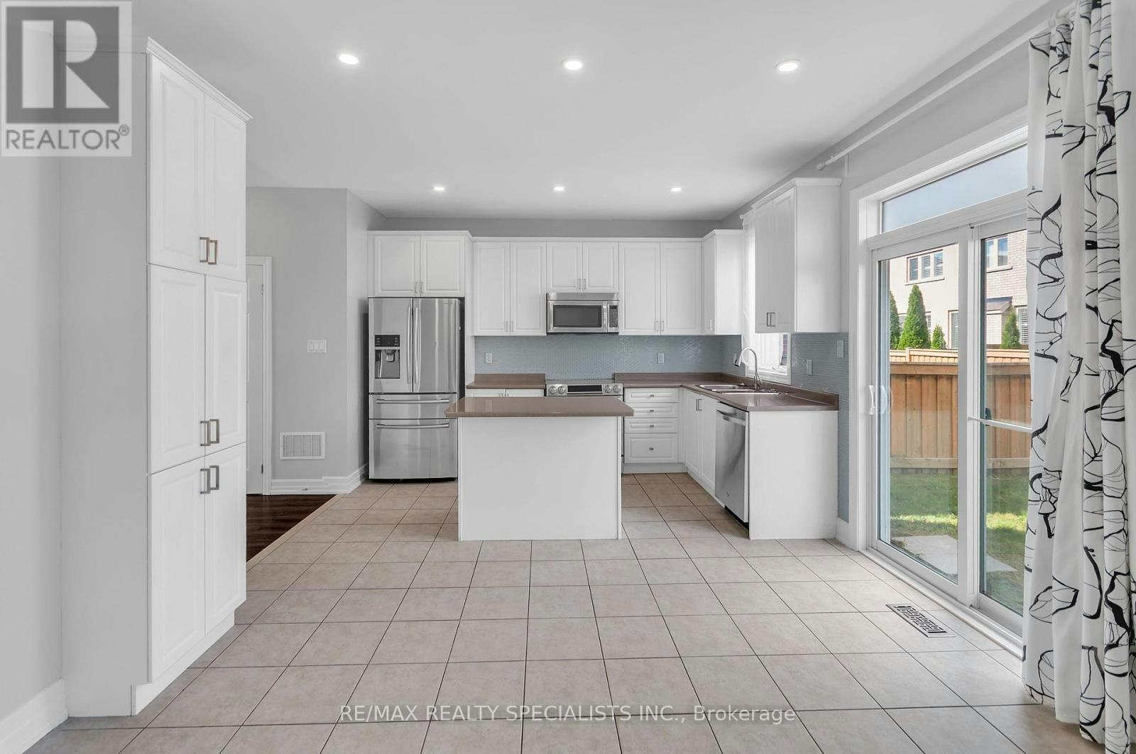 12 Greco Avenue, Georgina, ON, L4P 0G8 - 10