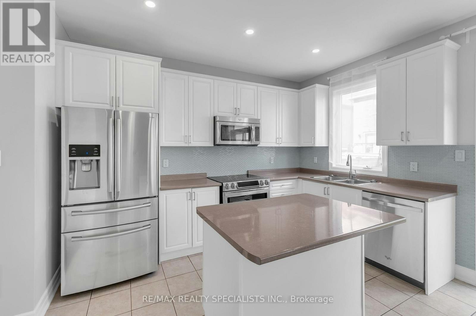 12 Greco Avenue, Georgina, ON, L4P 0G8 - 9