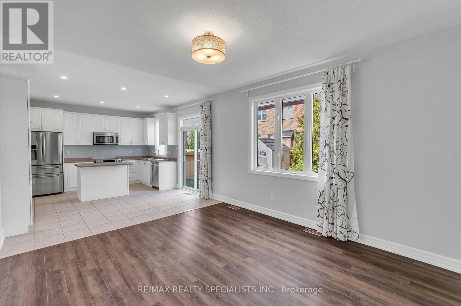 12 Greco Avenue, Georgina, ON, L4P 0G8 - 13