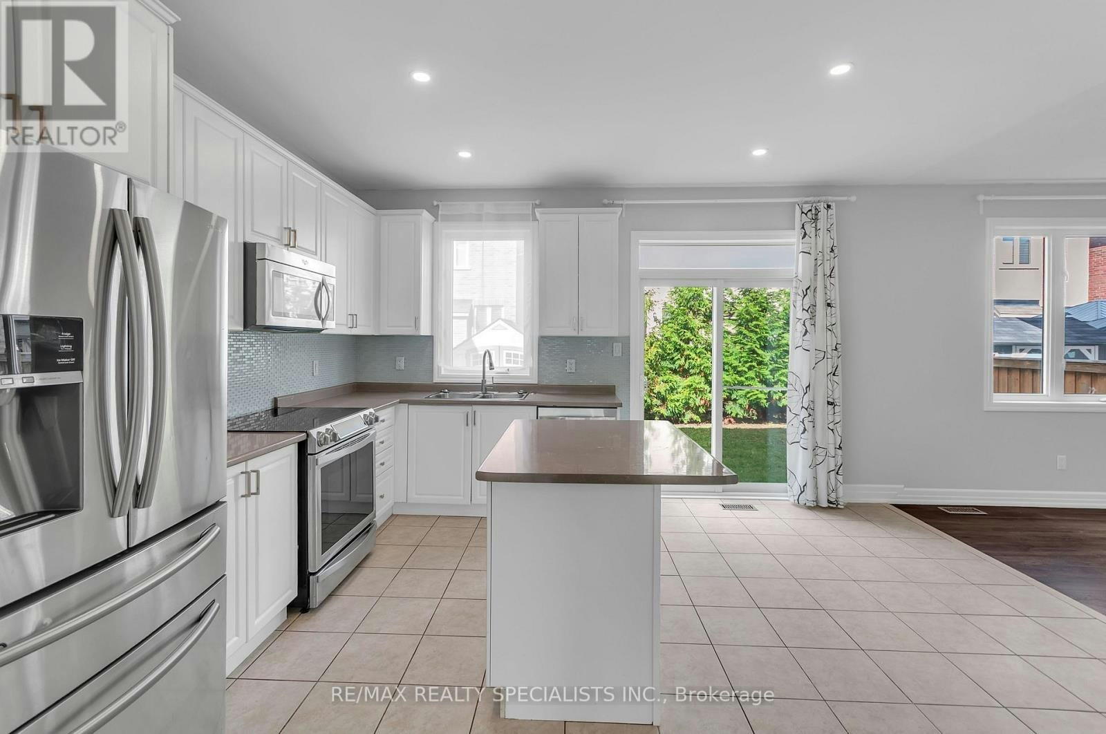 12 Greco Avenue, Georgina, ON, L4P 0G8 - 8