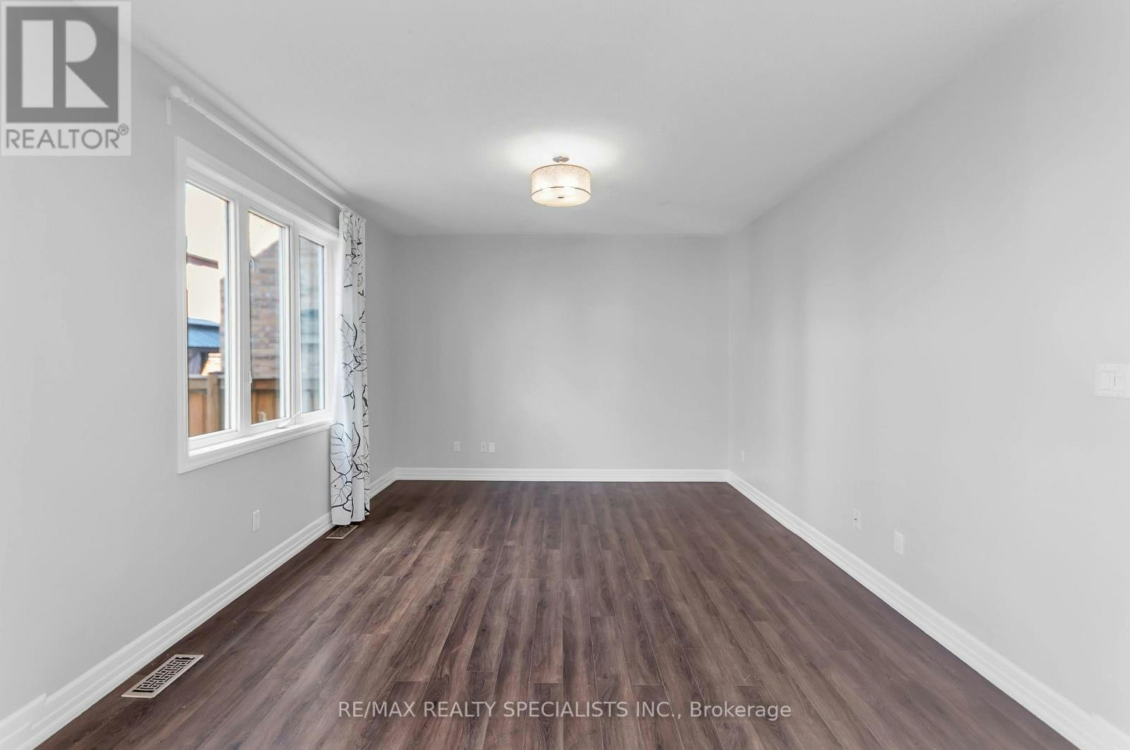 12 Greco Avenue, Georgina, ON, L4P 0G8 - 11