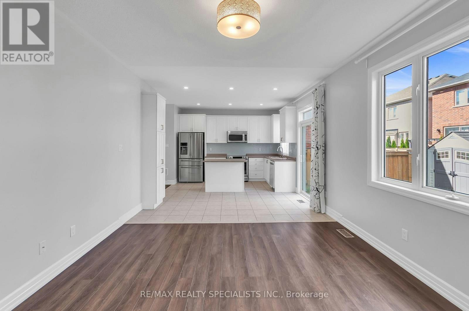 12 Greco Avenue, Georgina, ON, L4P 0G8 - 12