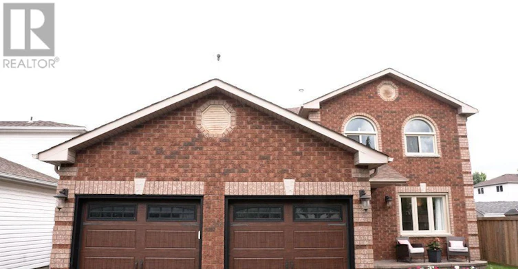 9 Whitehorn Crescent, Barrie, ON, L4N 8E3