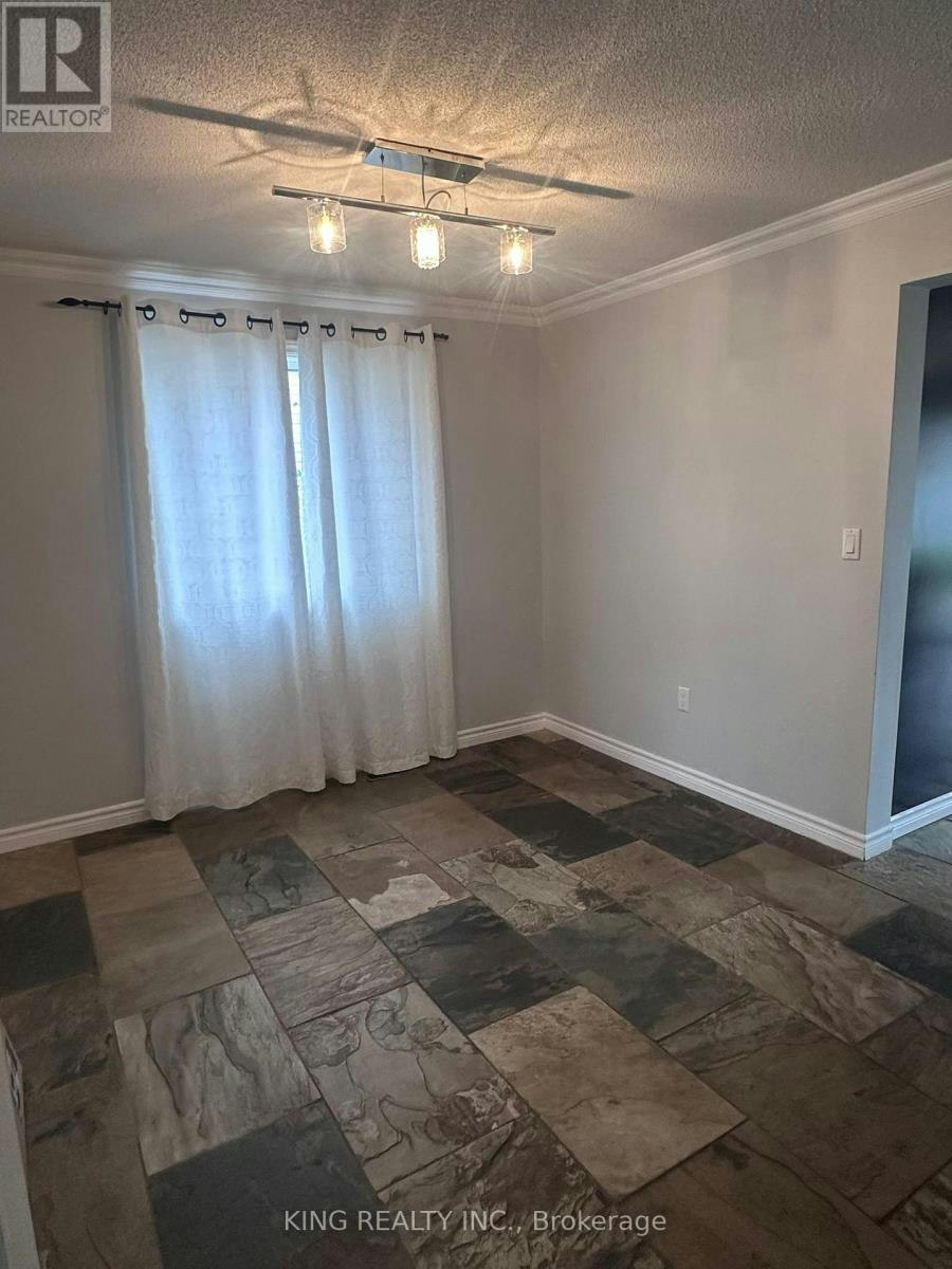 9 Whitehorn Crescent, Barrie, ON, L4N 8E3 5