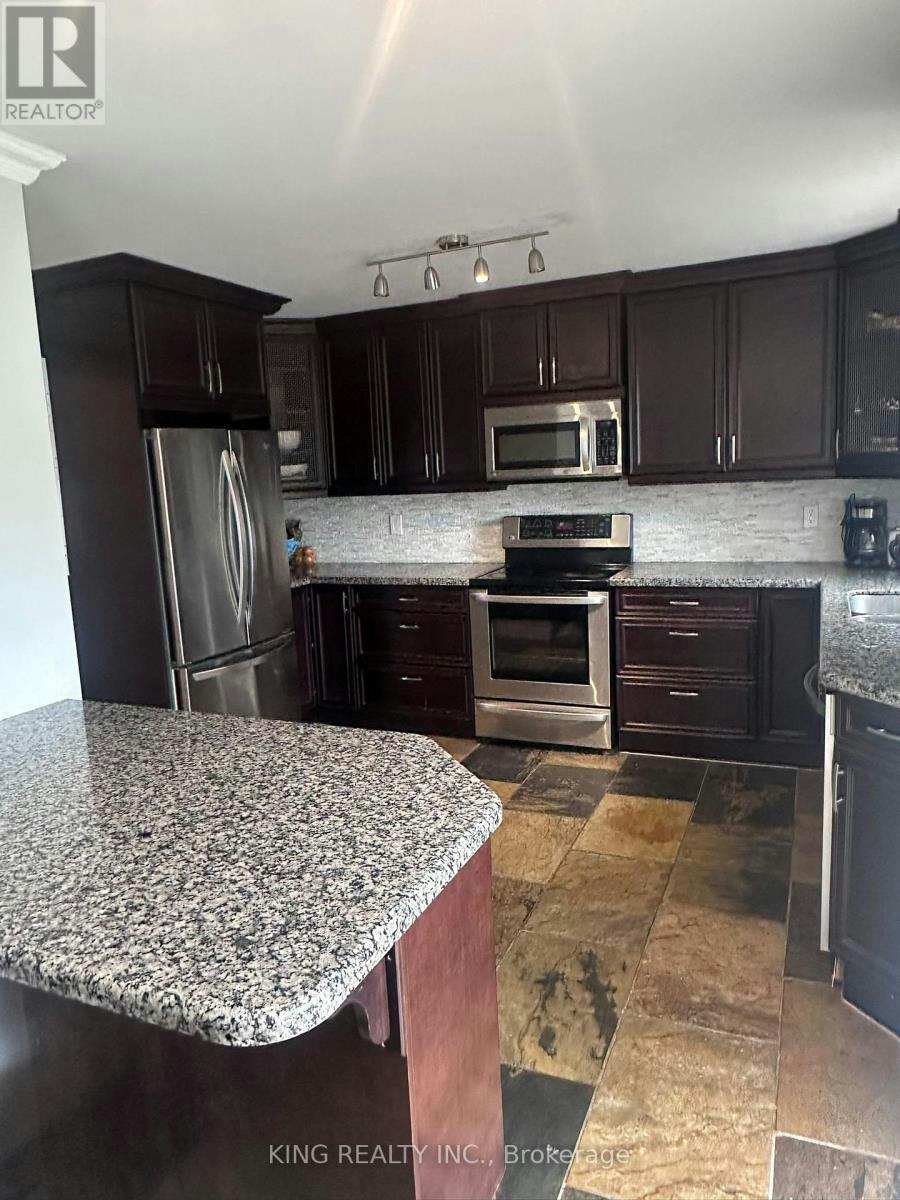 9 Whitehorn Crescent, Barrie, ON, L4N 8E3 2