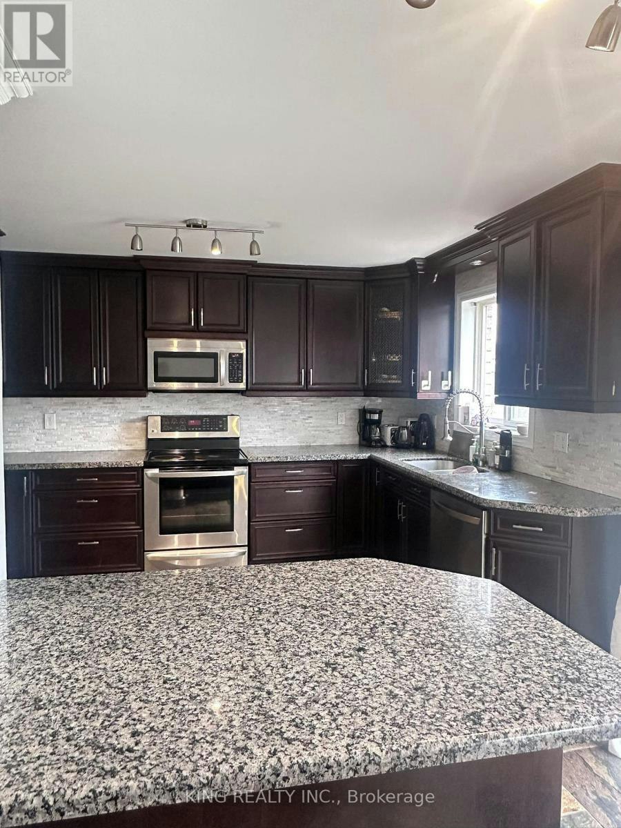 9 Whitehorn Crescent, Barrie, ON, L4N 8E3 3