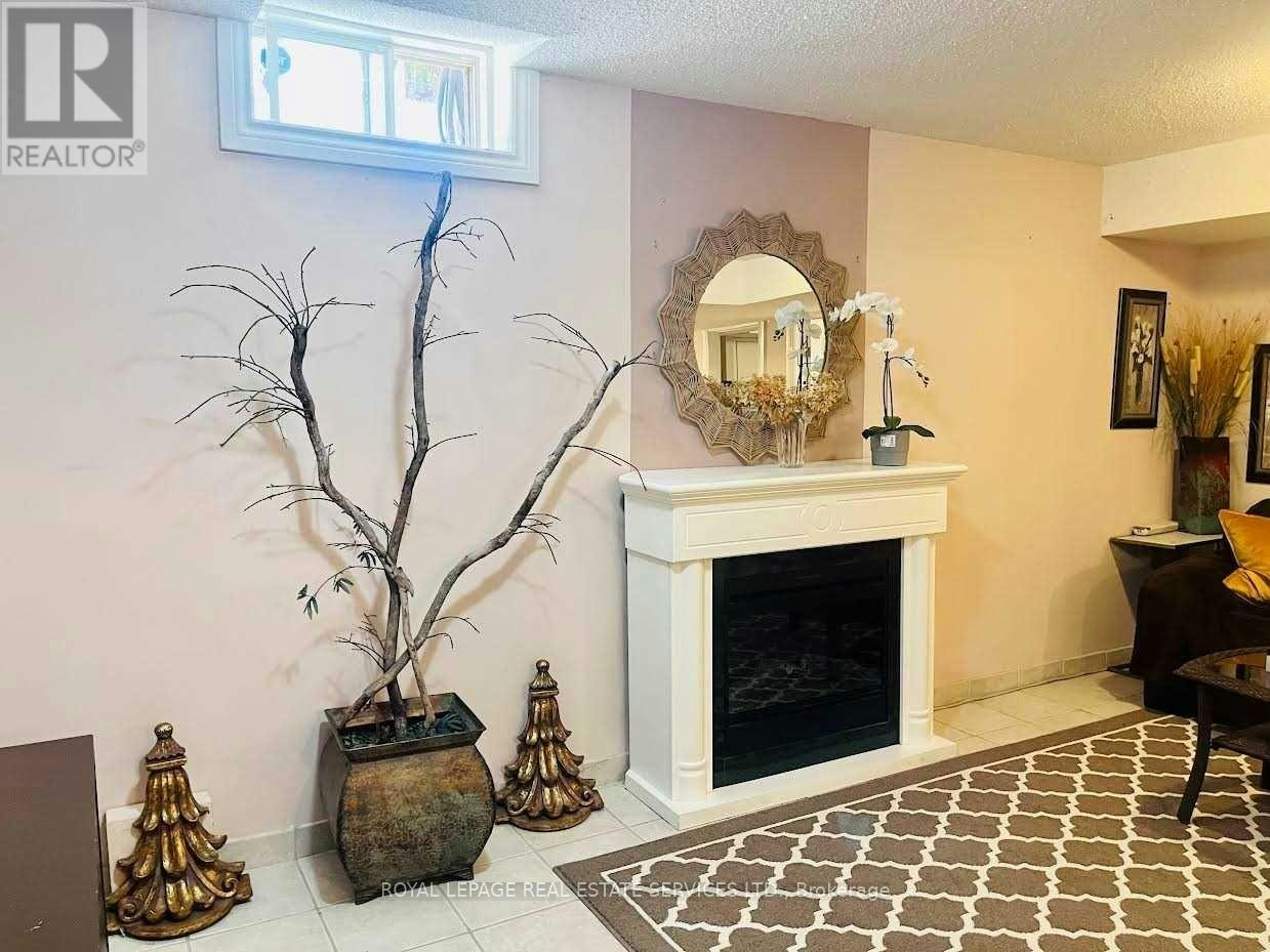 1038 Agram Drive, Oakville, ON, L6H 7L6 - 9