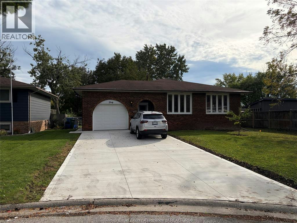40 Holiday Court, Amherstburg, ON, N9V 3A8