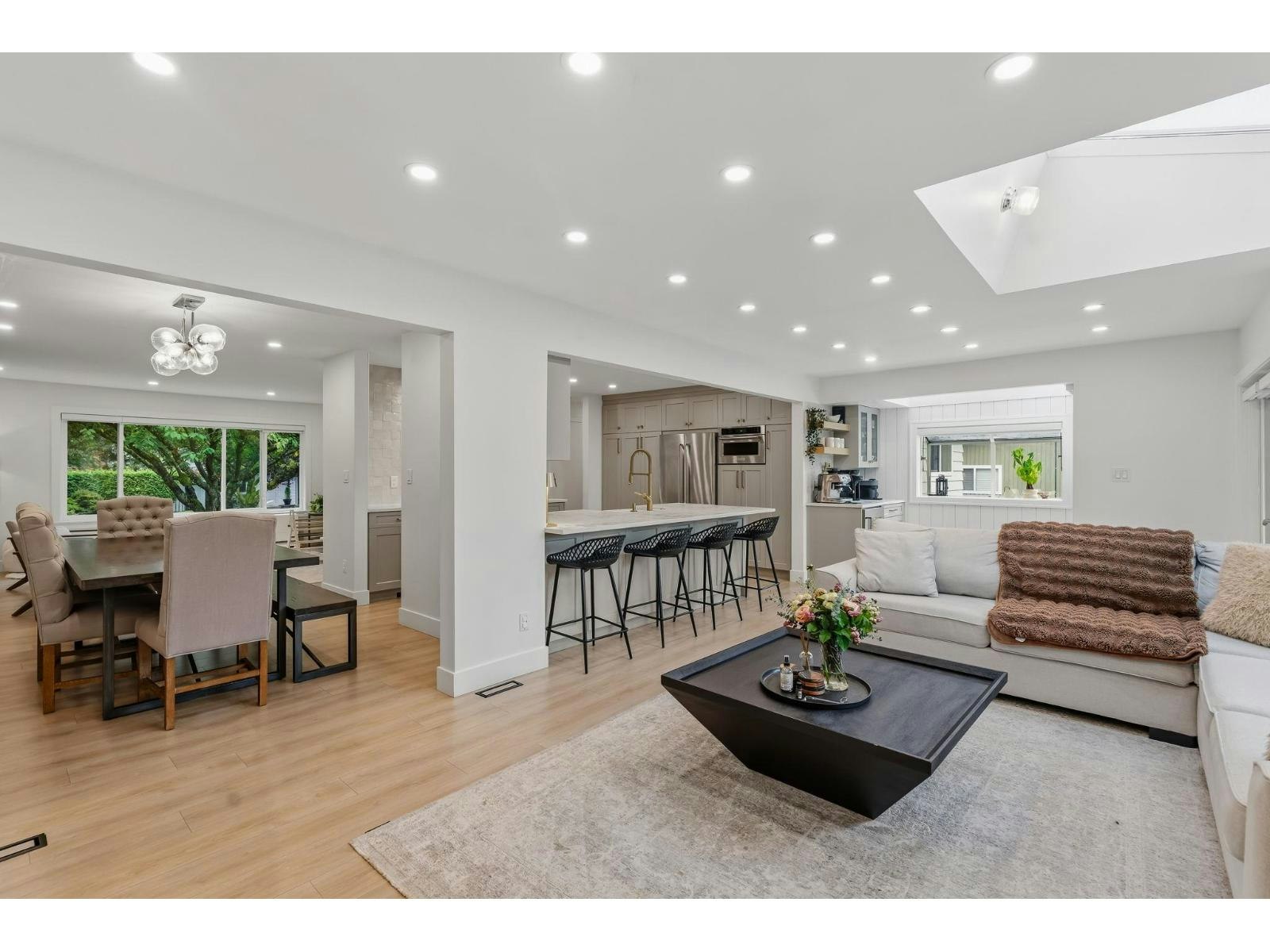 8805 Delcourt Crescent - 4