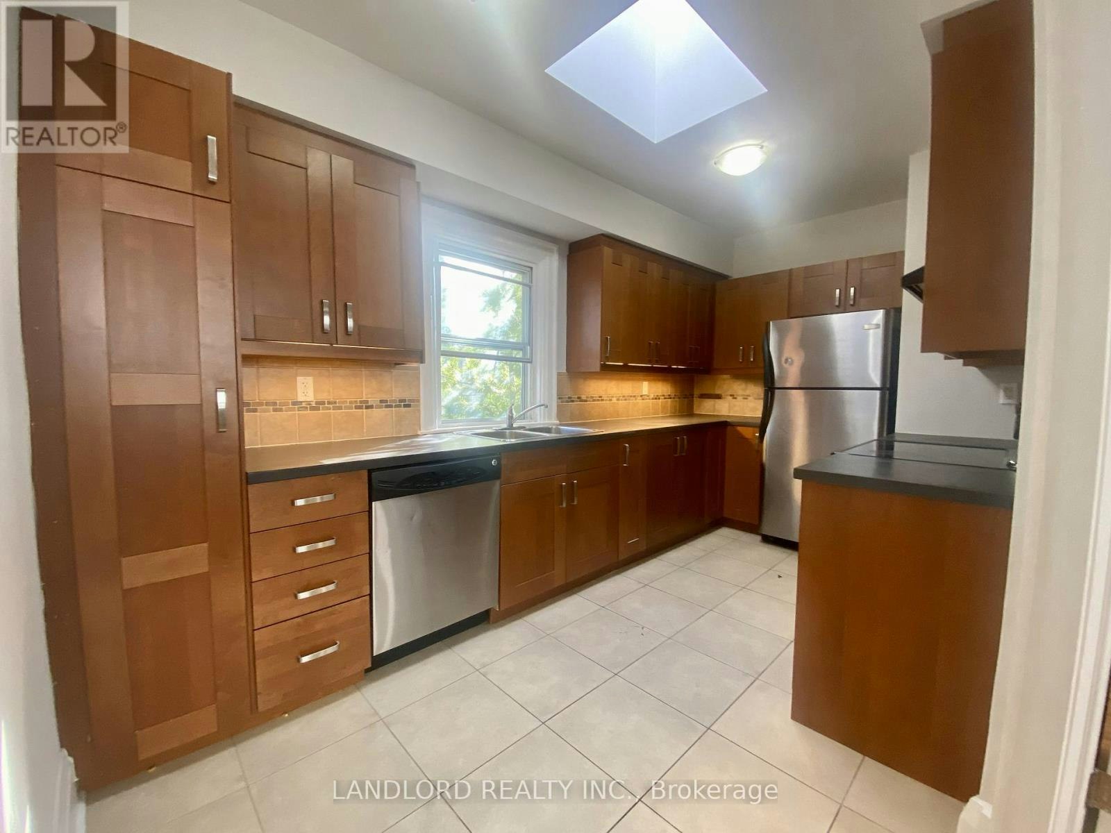E-341 St Clair Avenue W, Toronto, ON, M5P 1N3