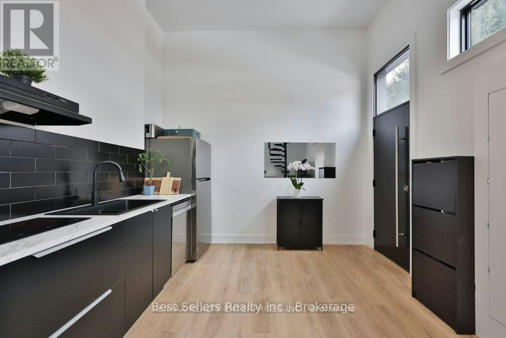 2-172 Royal York Road, Toronto, ON, M8V 2V4 - 5