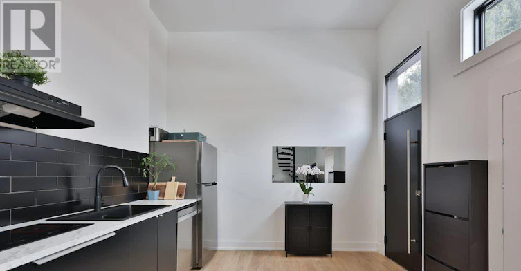 2-172 Royal York Road, Toronto, ON, M8V 2V4 - 5