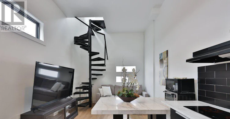 2-172 Royal York Road, Toronto, ON, M8V 2V4 - 4