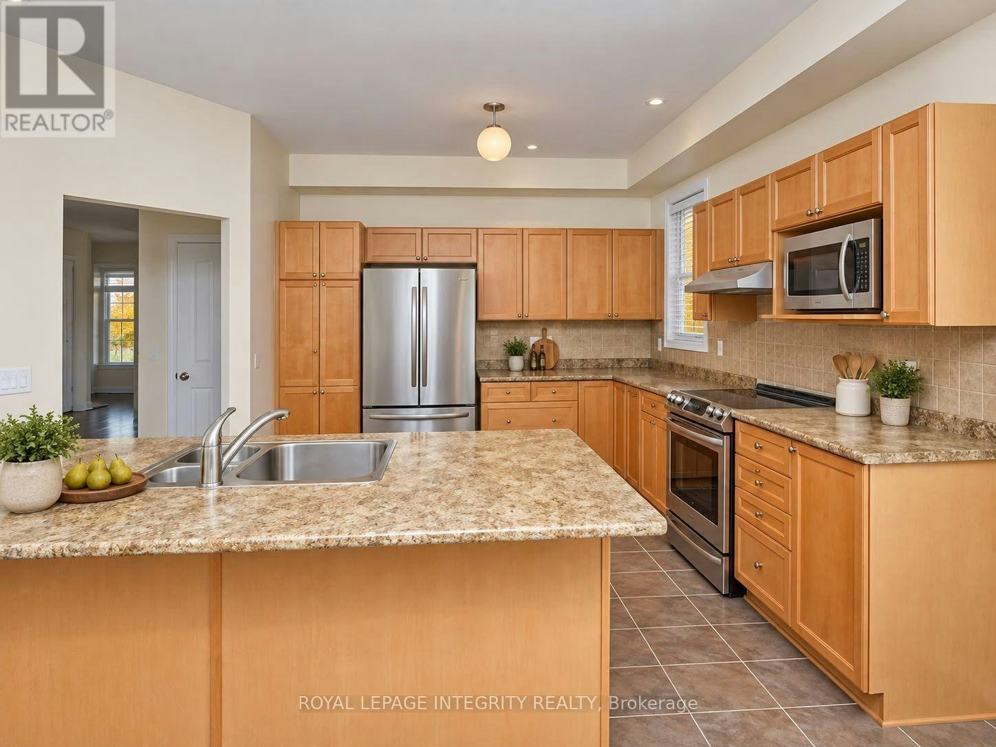 104 Whitestone Drive, Ottawa, ON, K2C 4C5 - 7