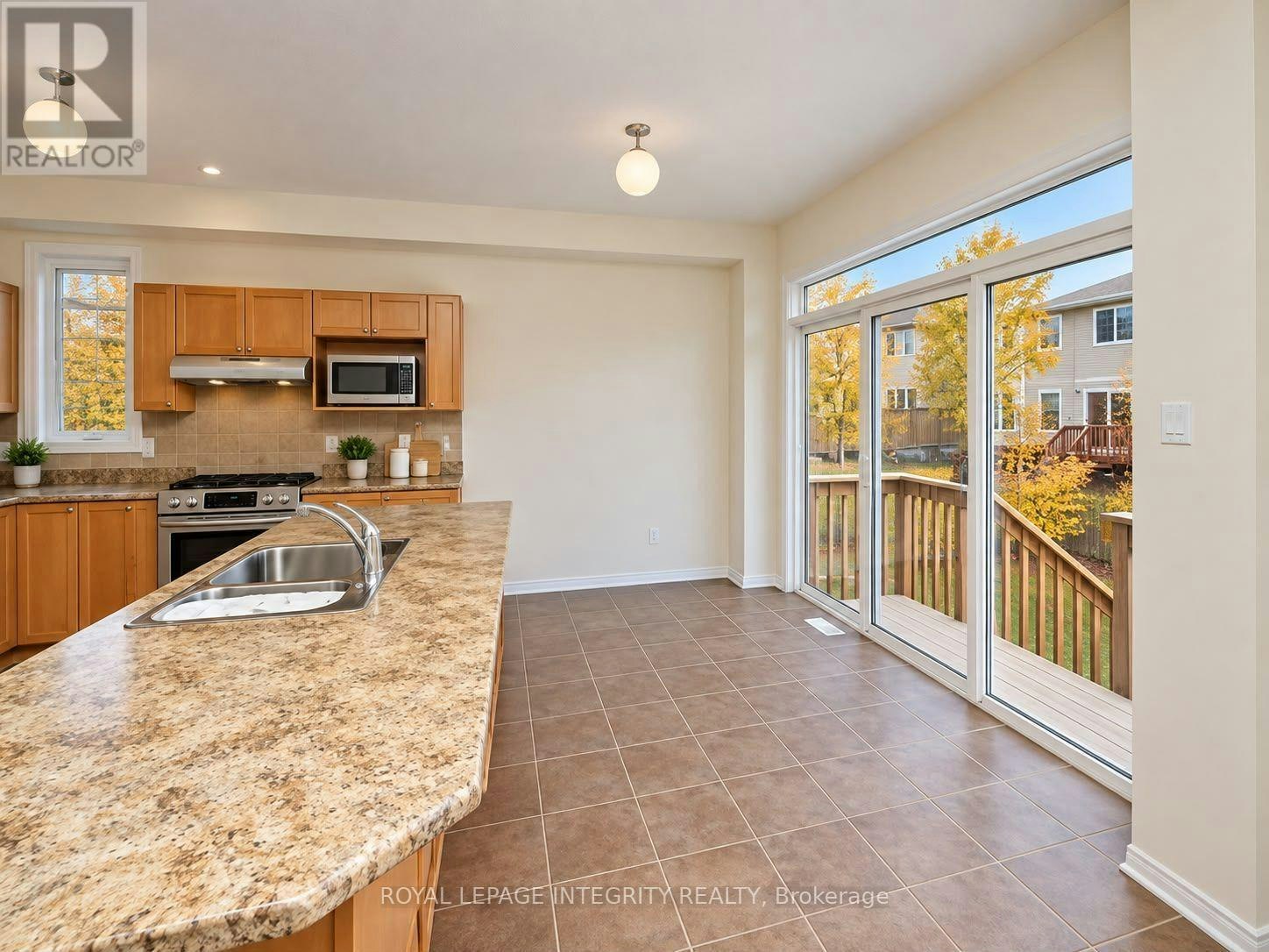 104 Whitestone Drive, Ottawa, ON, K2C 4C5 - 8