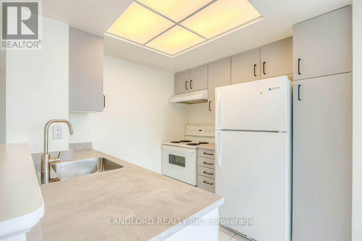 2504-5 Concorde Place, Toronto, ON, M3C 3M8 - 6