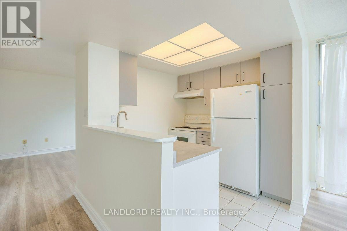2504-5 Concorde Place, Toronto, ON, M3C 3M8 - 8