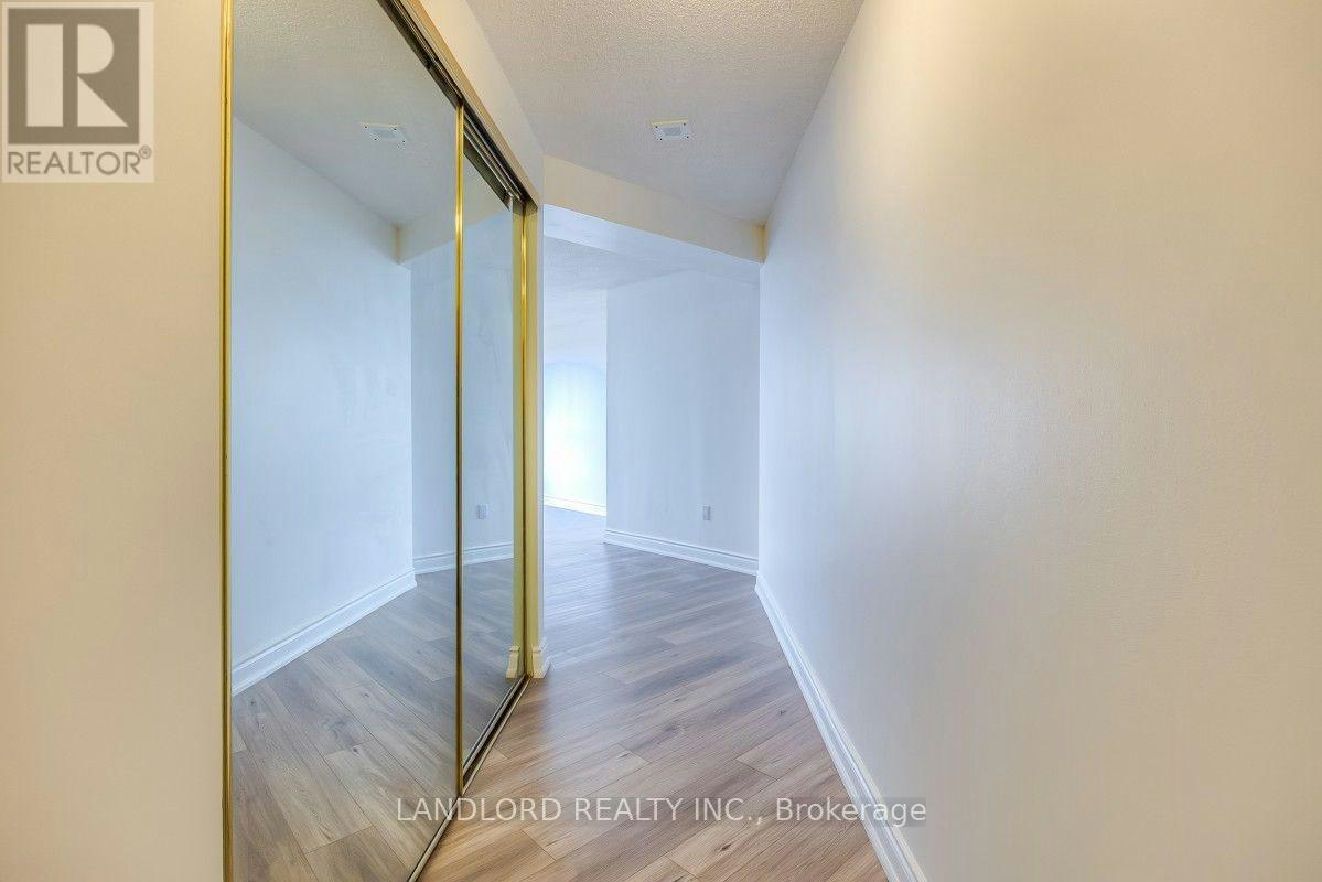 2504-5 Concorde Place, Toronto, ON, M3C 3M8 - 20