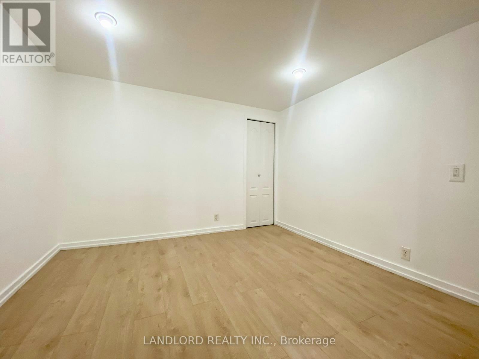 BSMT-114 Bellefair Avenue, Toronto, ON, M4L 3T8 - 14