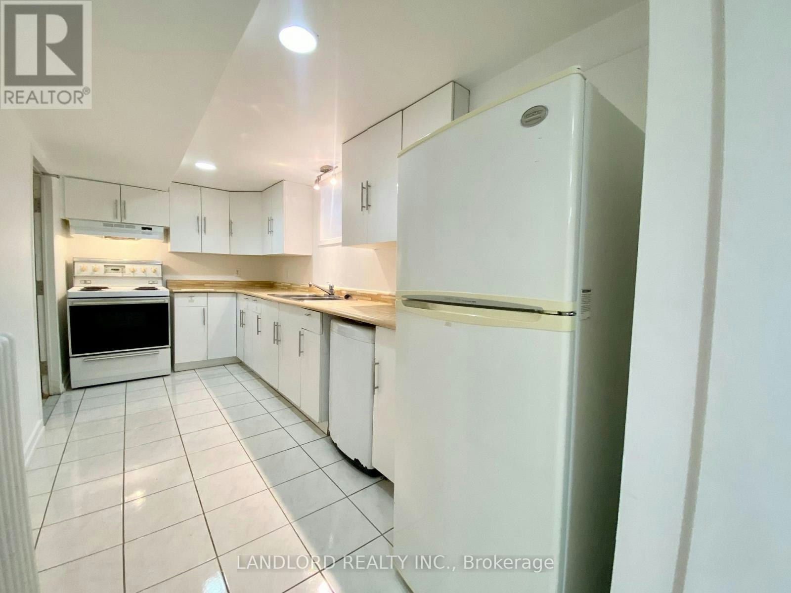 BSMT-114 Bellefair Avenue, Toronto, ON, M4L 3T8 - 8