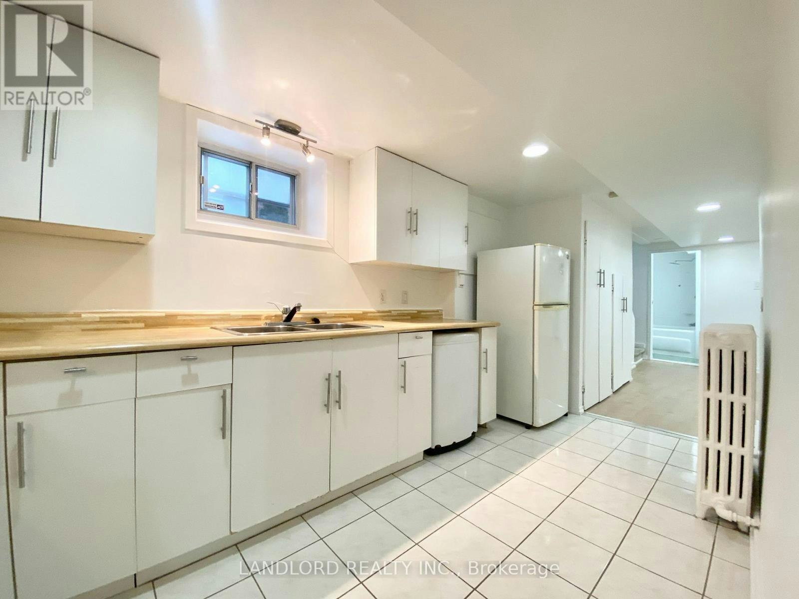 BSMT-114 Bellefair Avenue, Toronto, ON, M4L 3T8 - 7