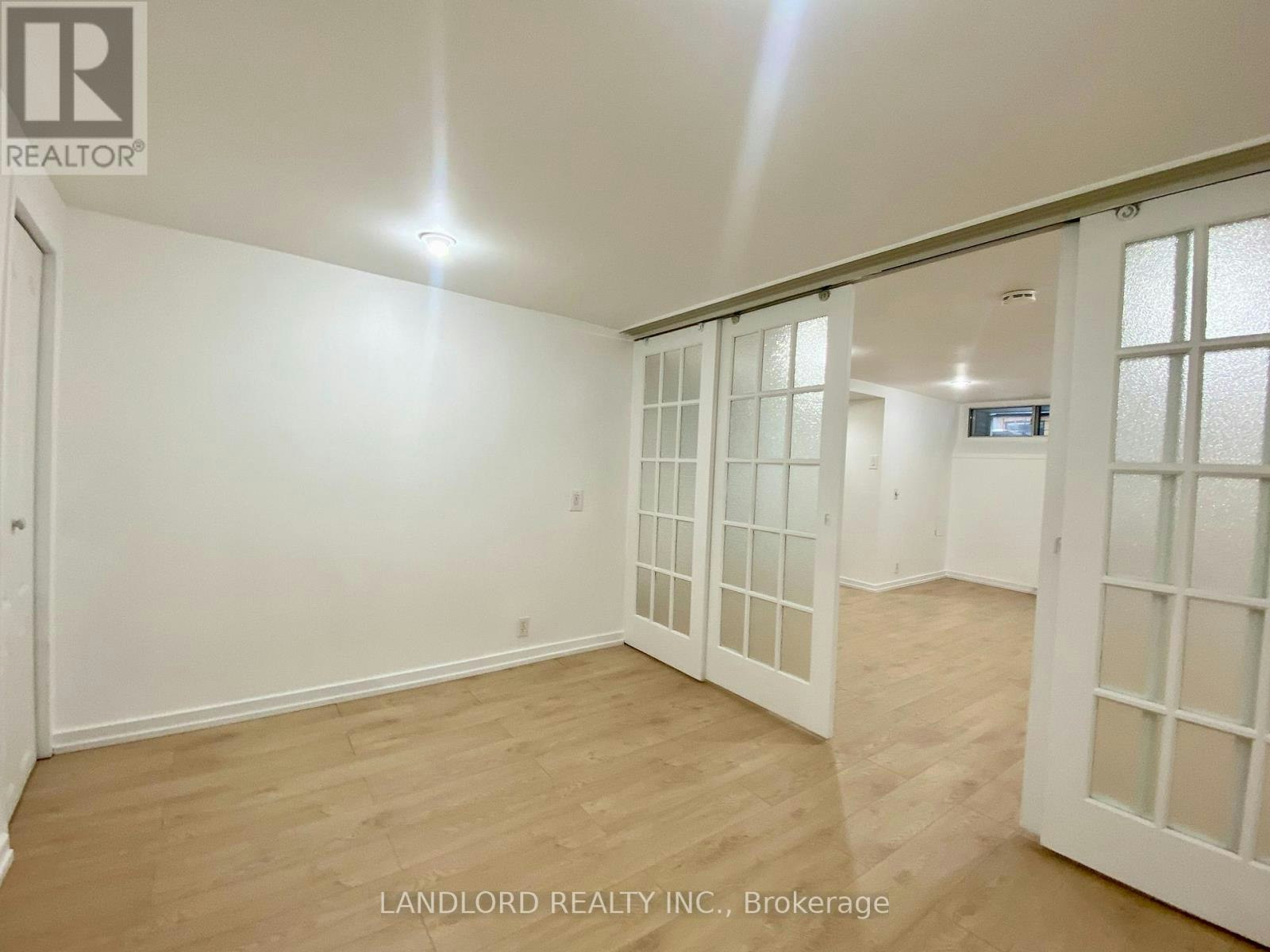 BSMT-114 Bellefair Avenue, Toronto, ON, M4L 3T8 - 11