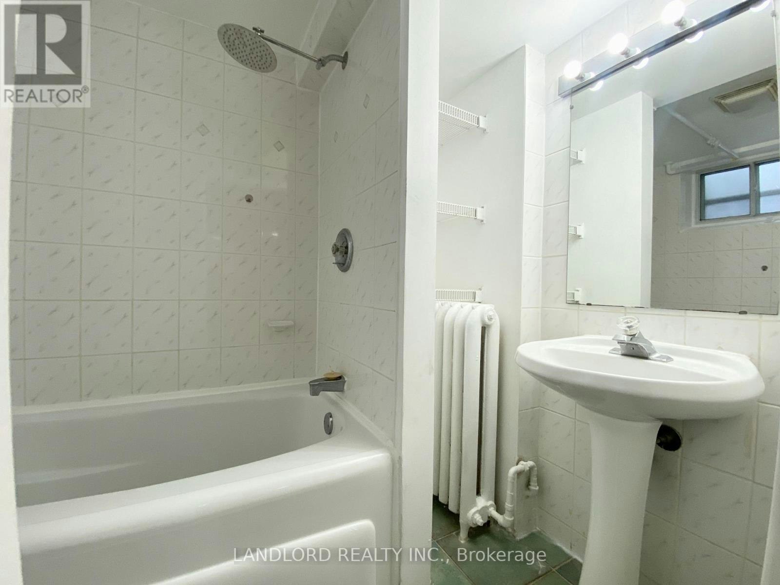 BSMT-114 Bellefair Avenue, Toronto, ON, M4L 3T8 - 9