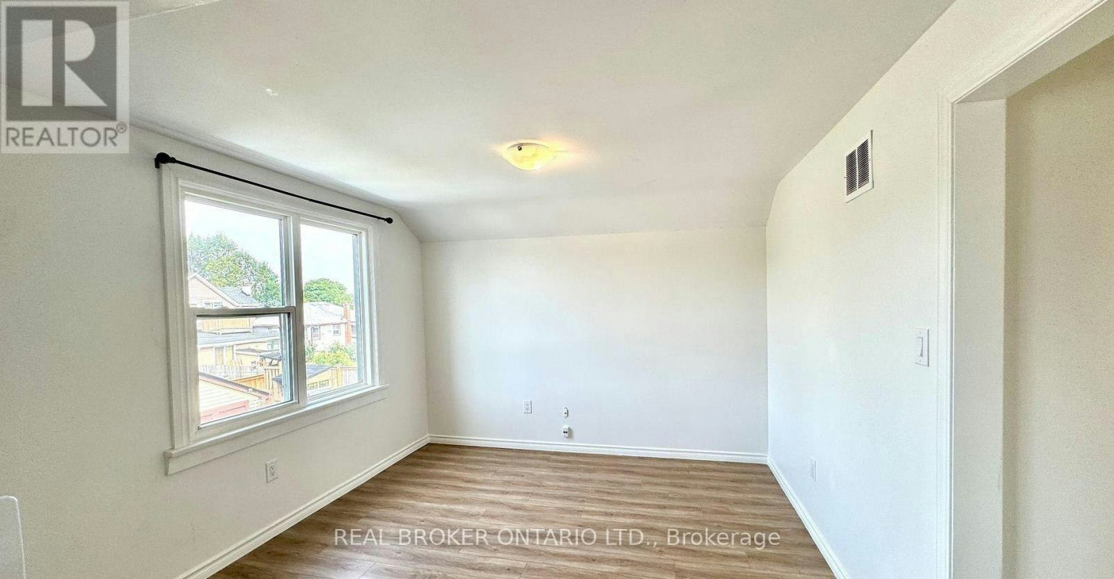 UPPER-301 Wallace Ave Avenue S, Welland, ON, L3B 1R8 - 2