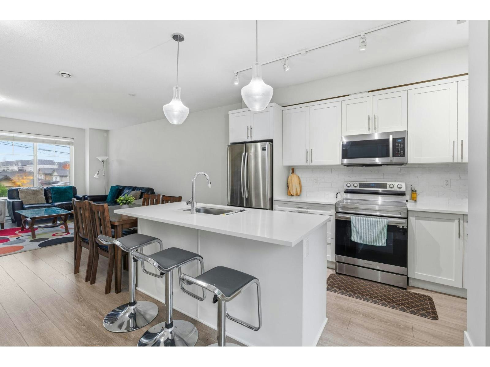 147-6030 142 Street - 5