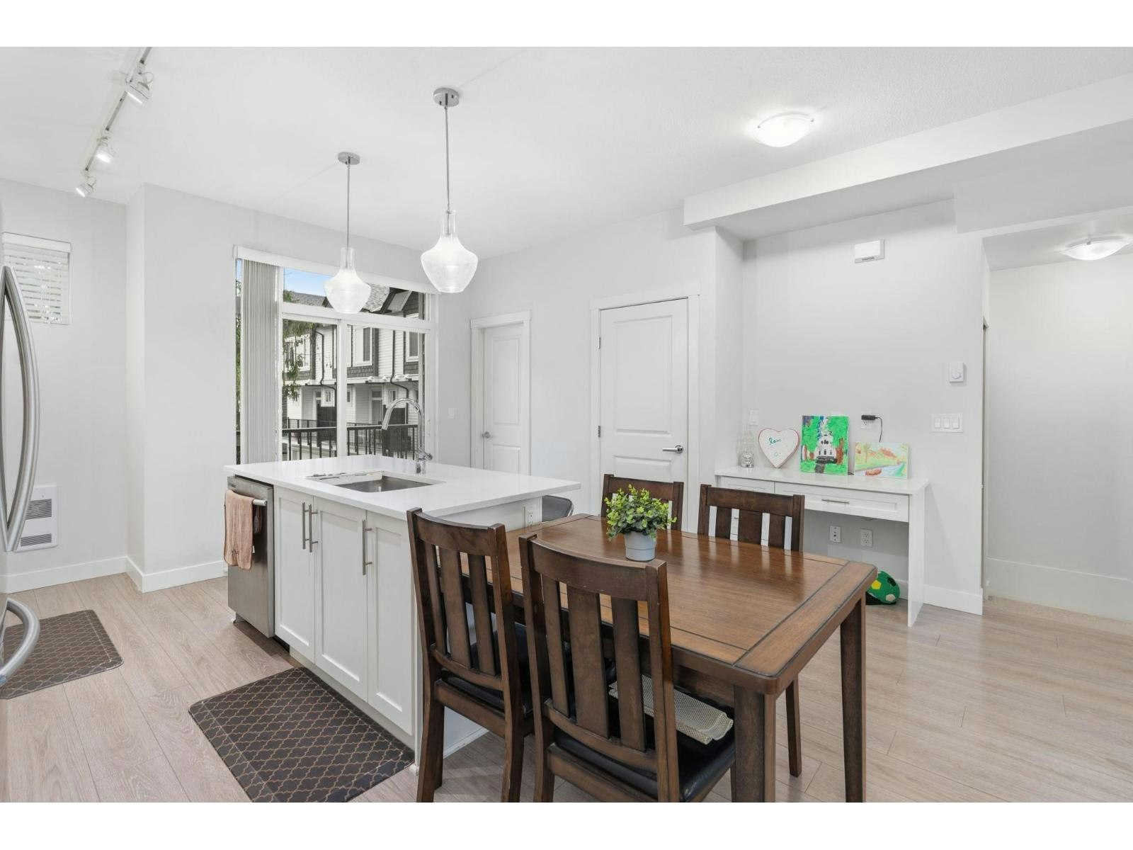 147-6030 142 Street - 4