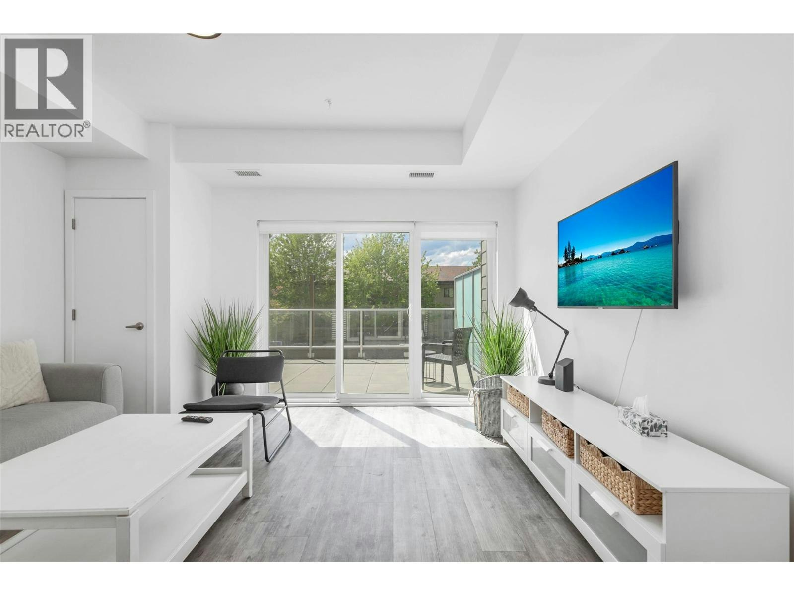 204-1083 Klo Road, Kelowna, BC, V1Y 4X6