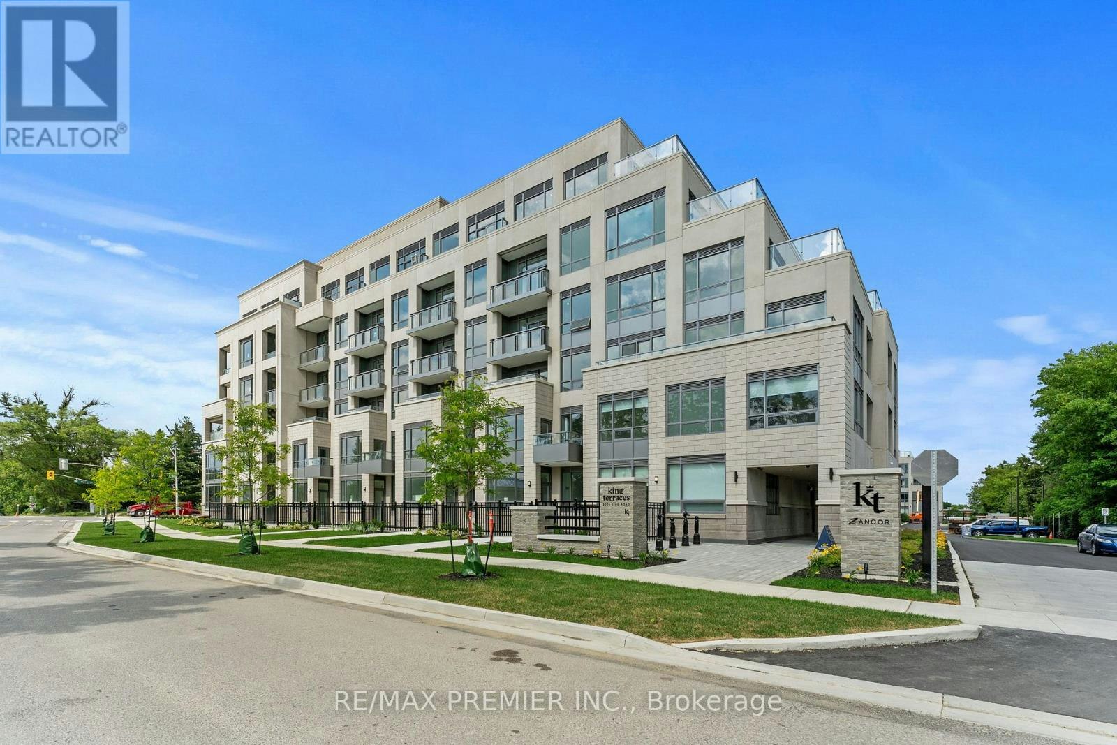 106-2075 King Road, King, ON, L7B 0R6