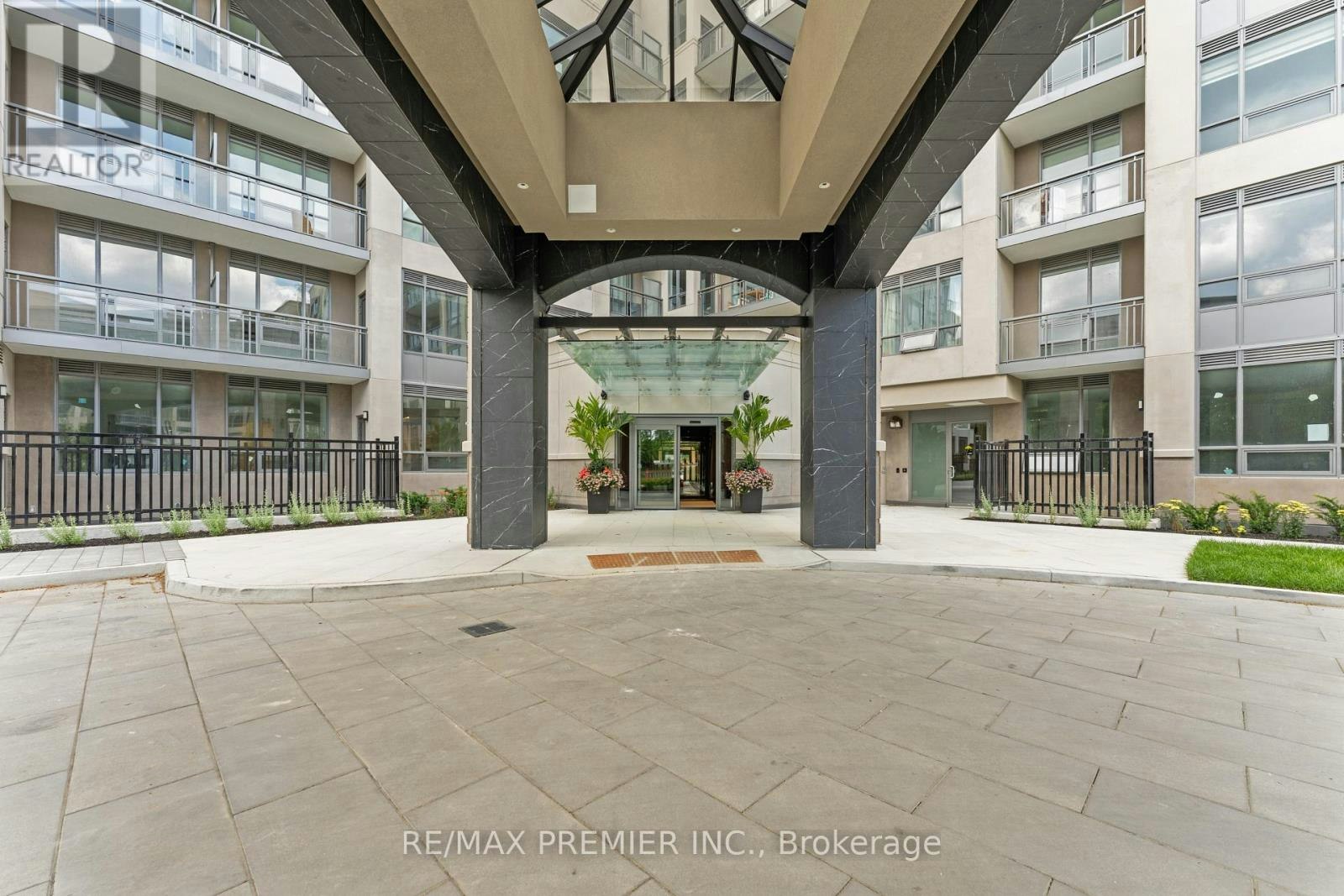 106-2075 King Road, King, ON, L7B 0R6 - 3