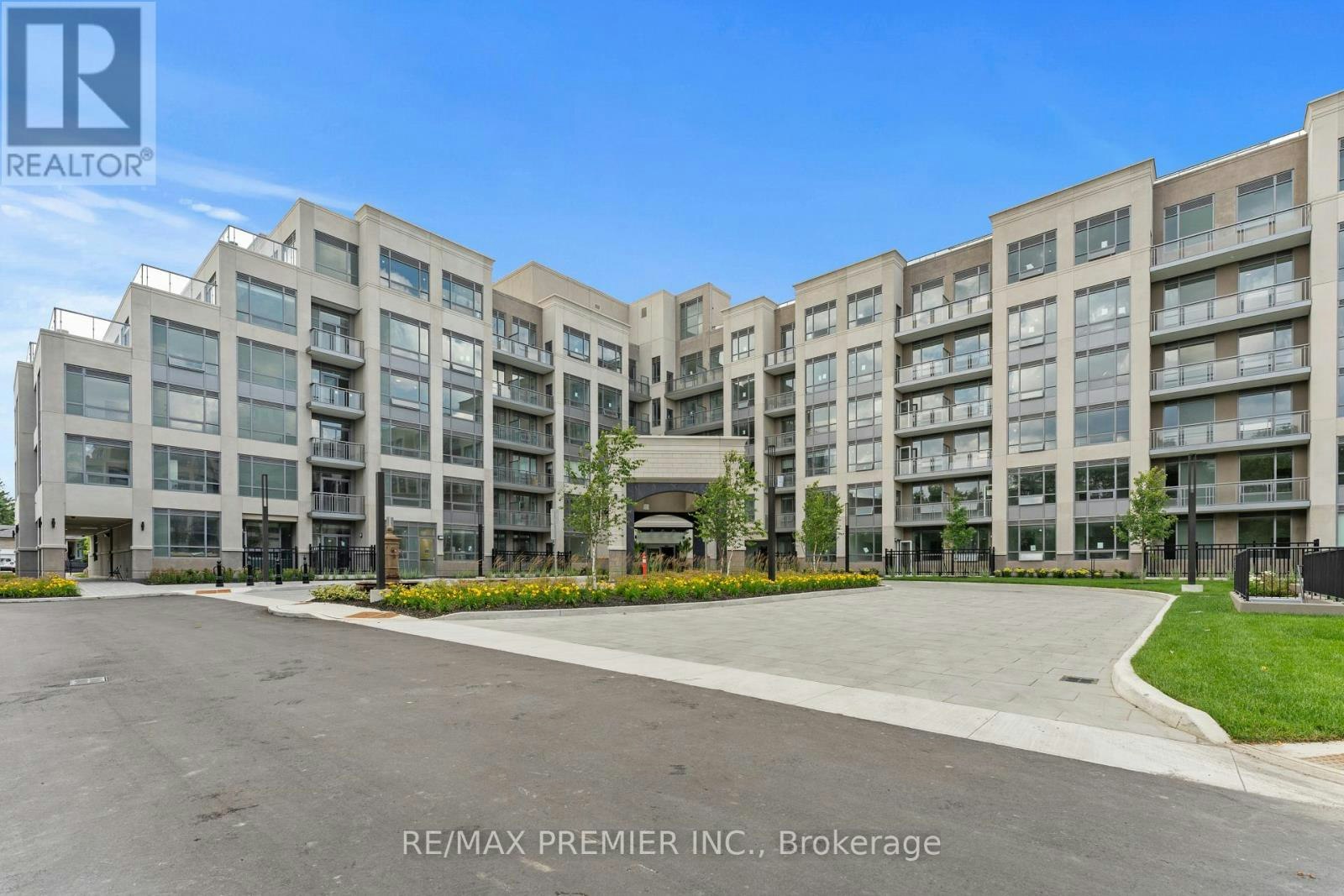 106-2075 King Road, King, ON, L7B 0R6 - 2