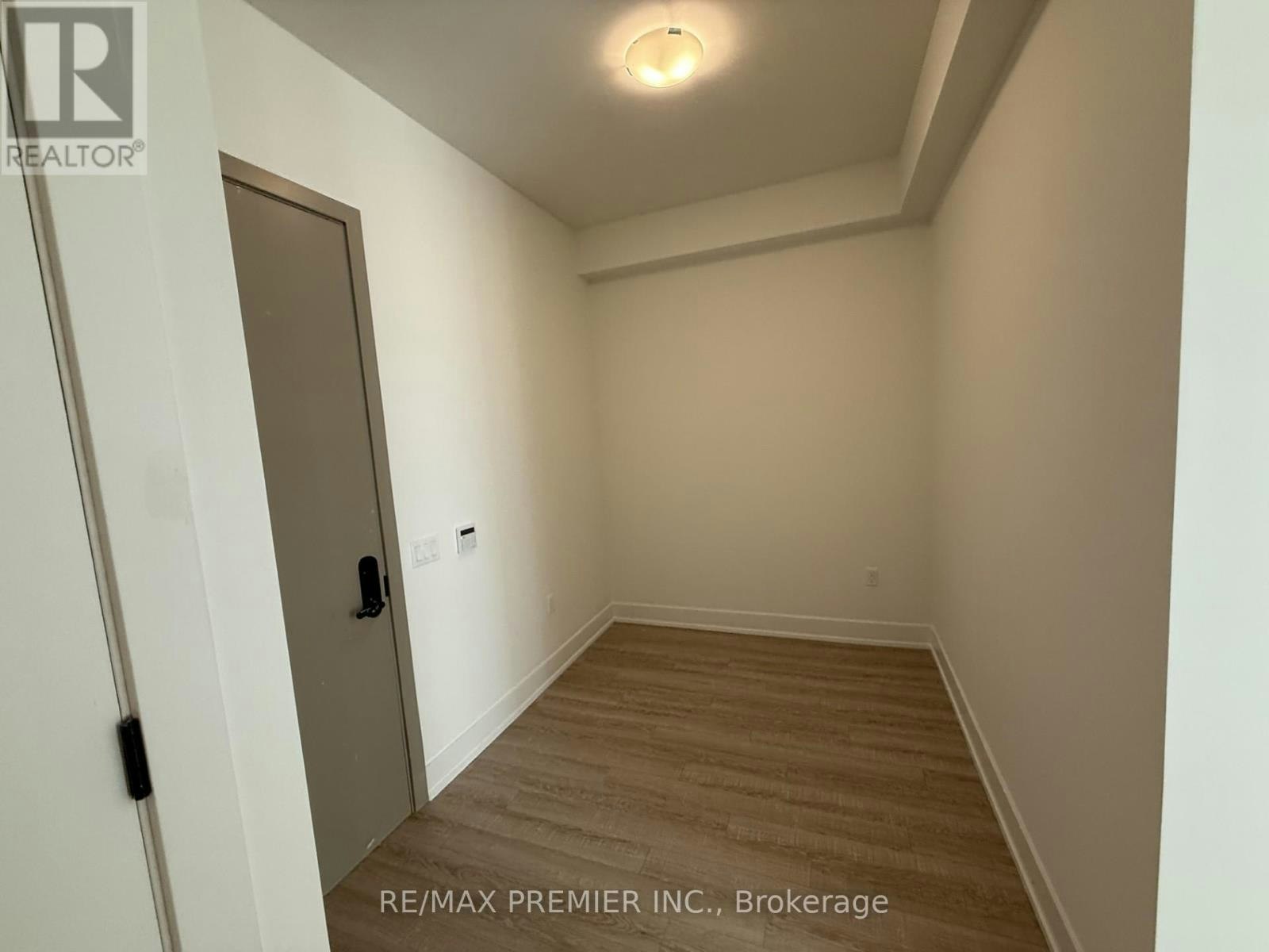 106-2075 King Road, King, ON, L7B 0R6 - 11