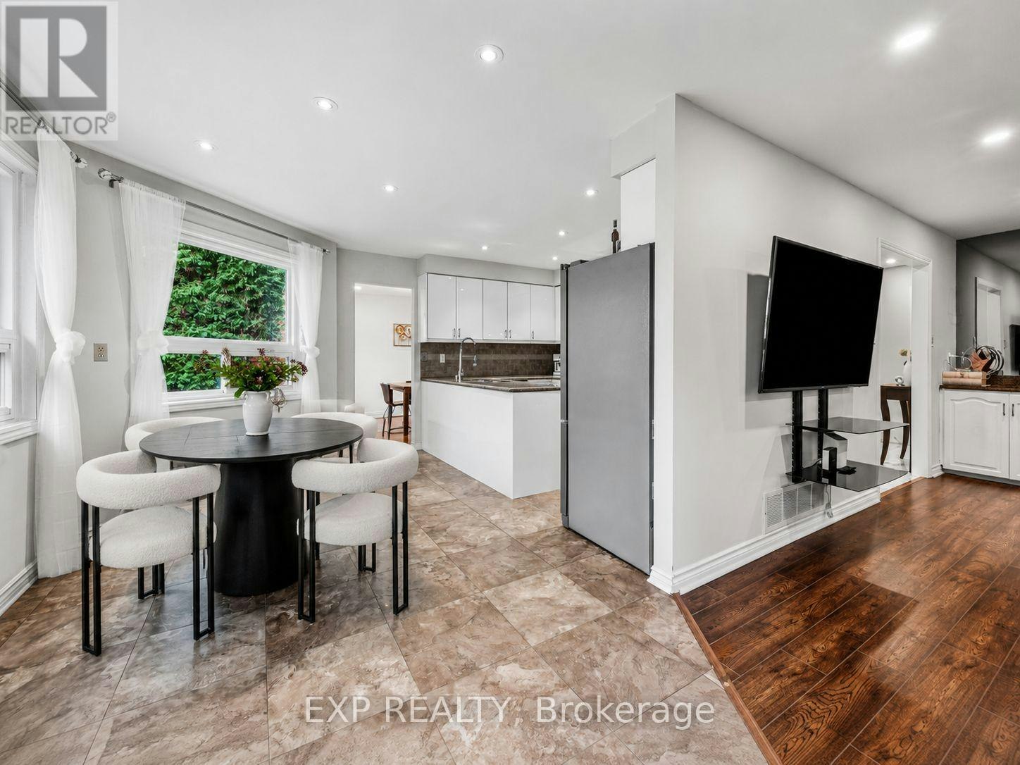 16 Wainwright Avenue, Richmond Hill, ON, L4C 5R5 - 9