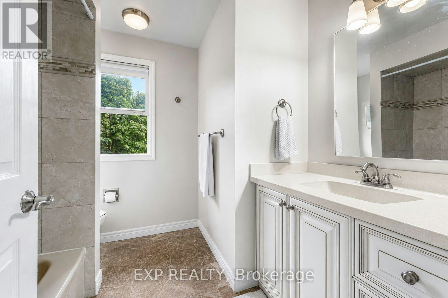 16 Wainwright Avenue, Richmond Hill, ON, L4C 5R5 - 25