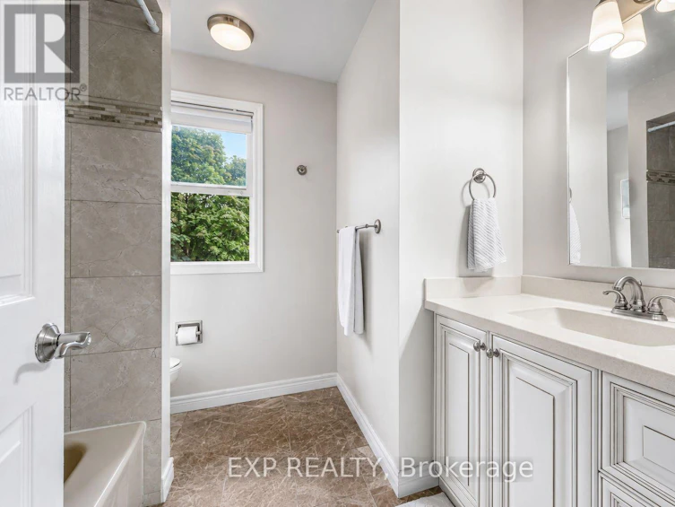 16 Wainwright Avenue, Richmond Hill, ON, L4C 5R5 - 25