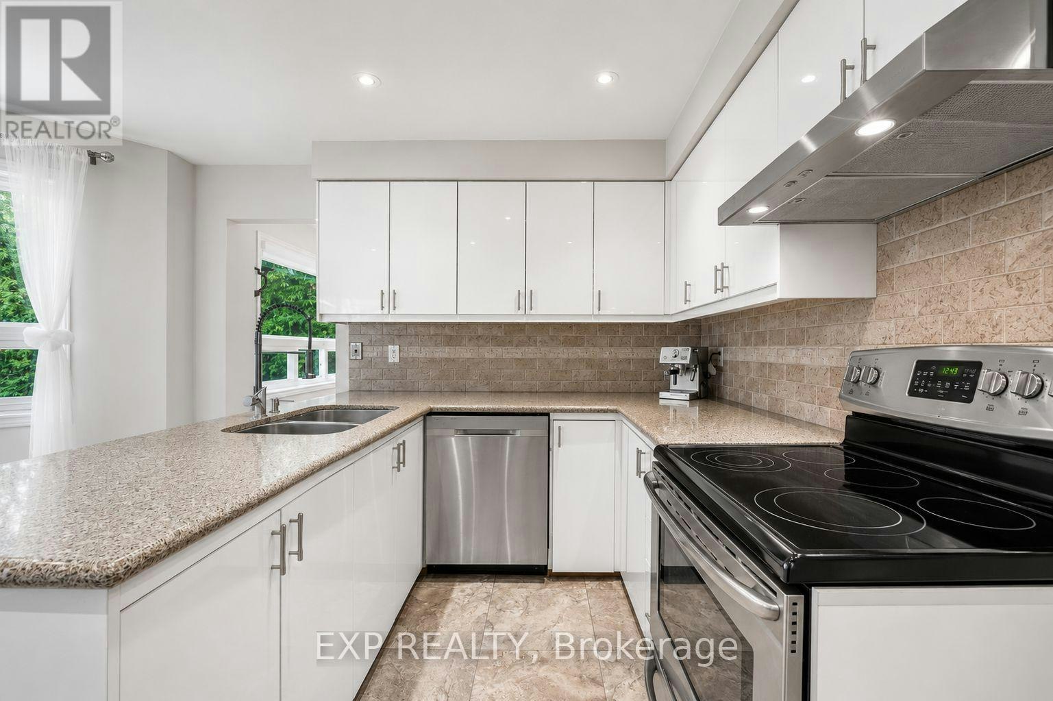 16 Wainwright Avenue, Richmond Hill, ON, L4C 5R5 - 12