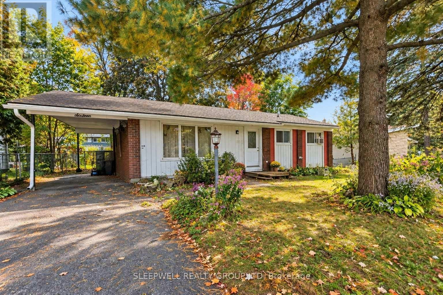 B-16 Banner Road, Ottawa, ON, K2H 5T2