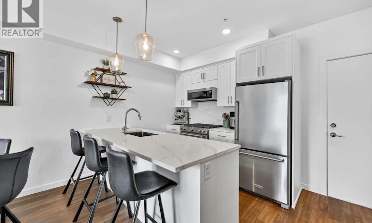 303-2627 Gore Street