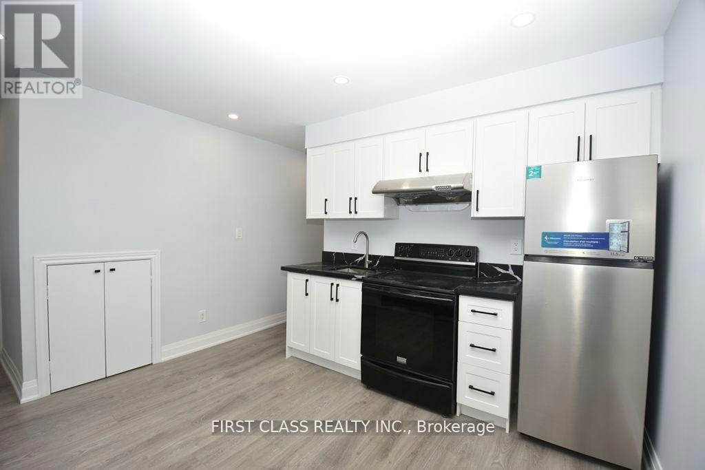 FRONT-319 Senlac Road, Toronto, ON, M2R 1R2 - 3