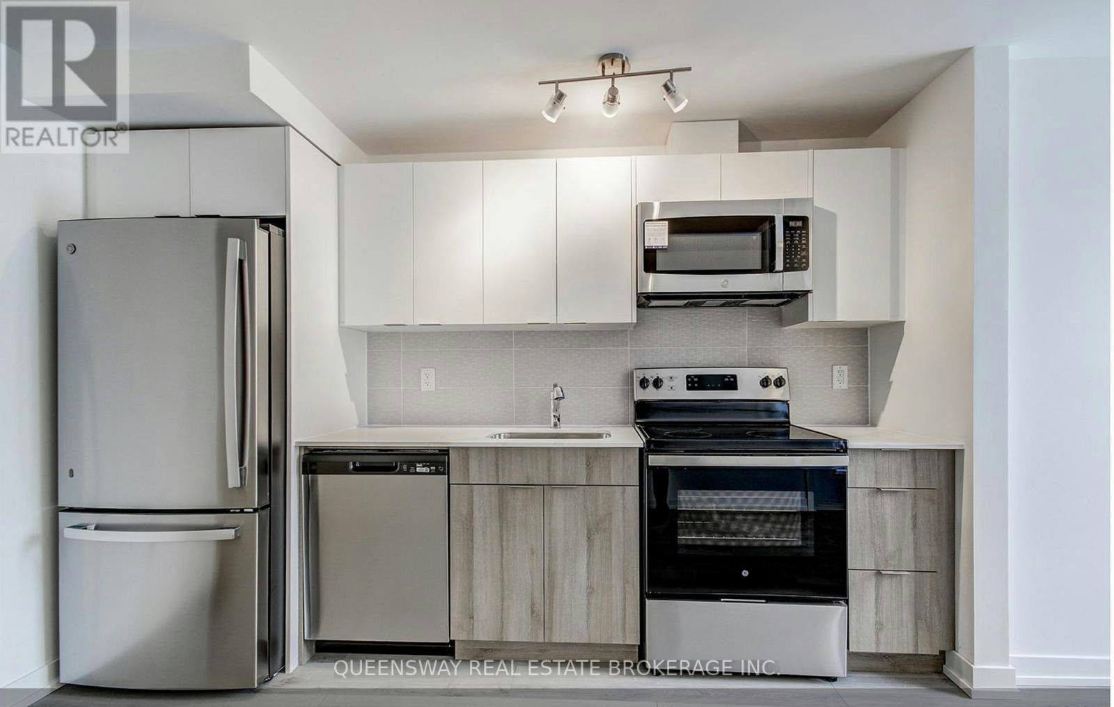 28-3079 Pharmacy Avenue, Toronto, ON, M1T 1H8 3
