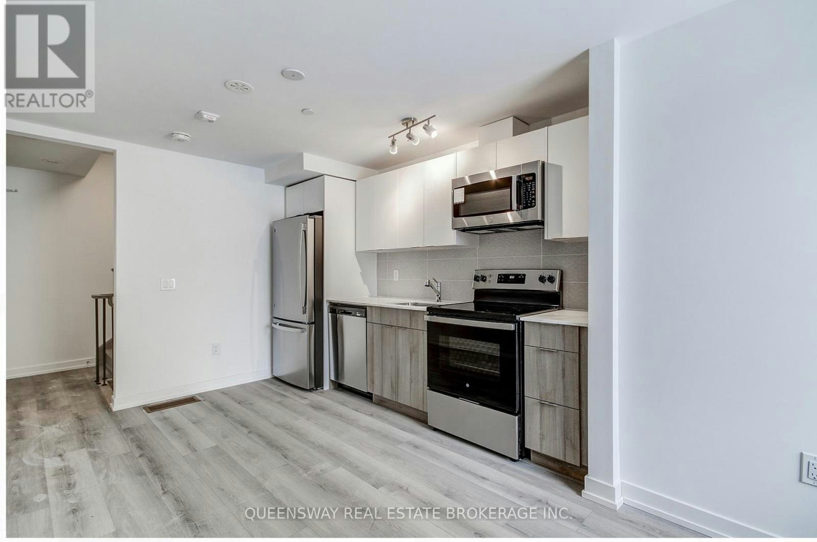 28-3079 Pharmacy Avenue, Toronto, ON, M1T 1H8 4