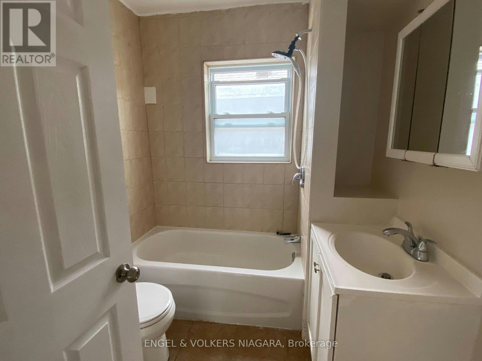 2-5006 Willmott Street, Niagara Falls, ON, L2E 1Z8 - 5