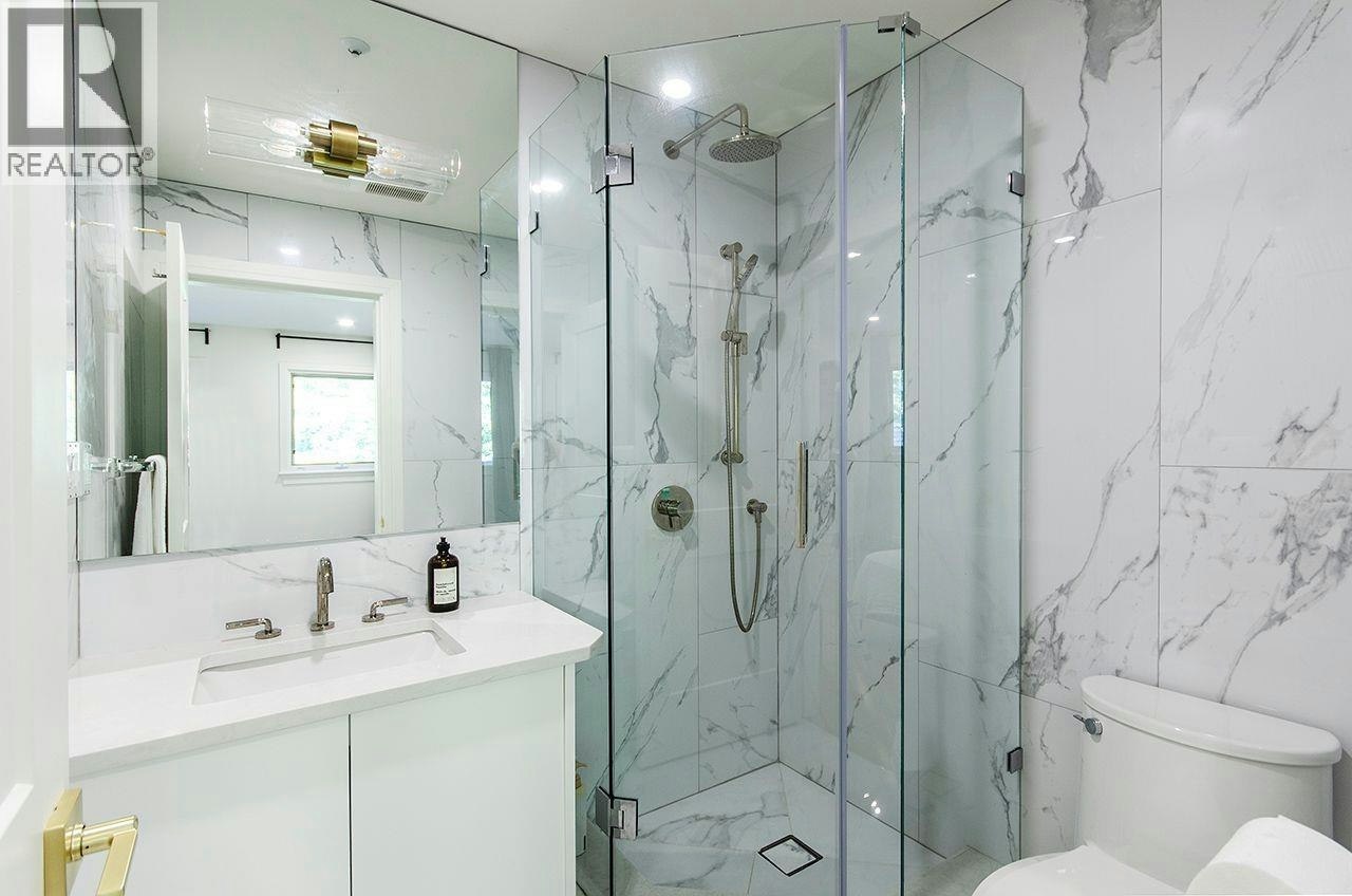13 Ocean Point Drive, Vancouver, BC, V7W 3G7 - 18