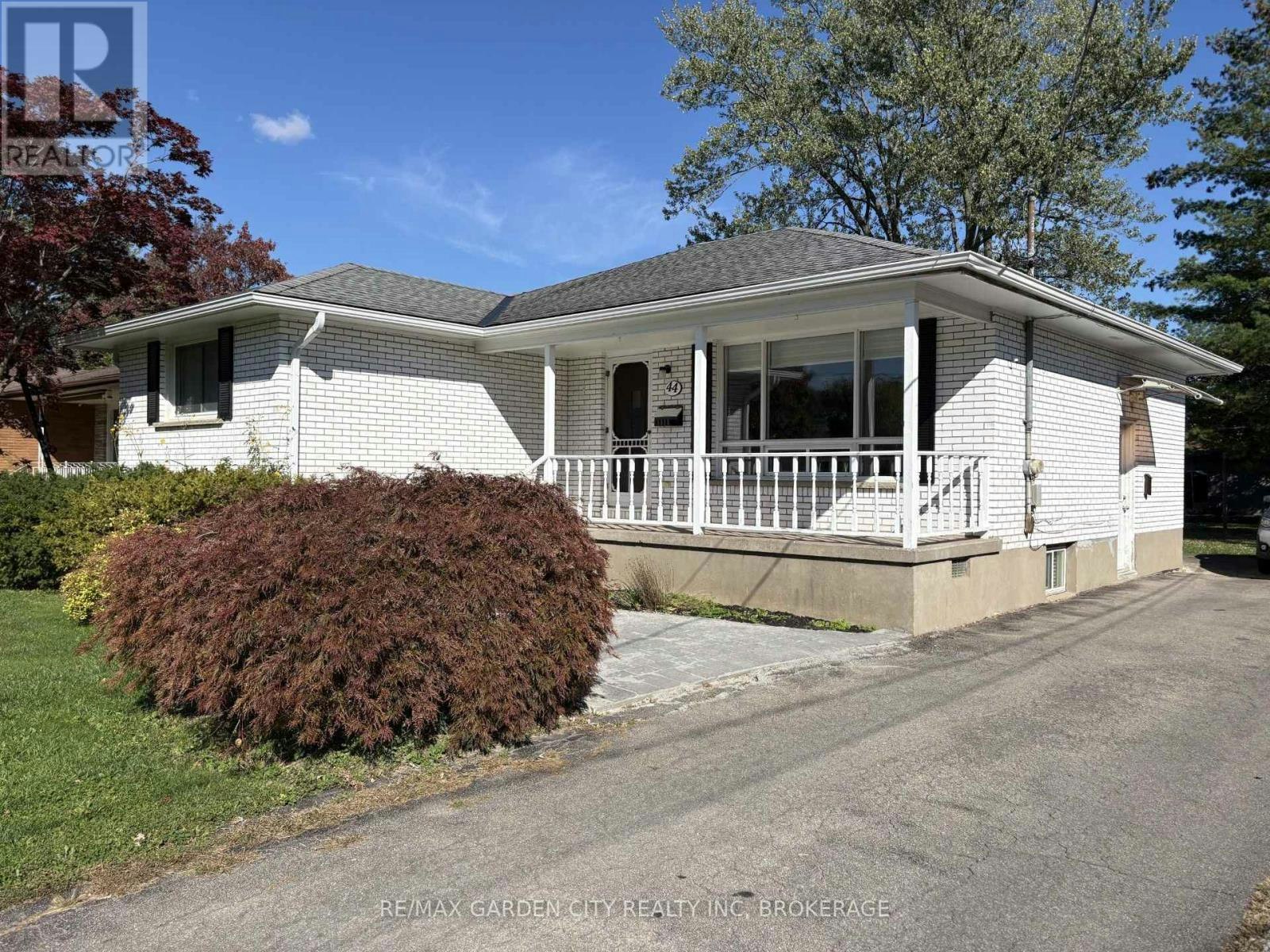 LOWER-44 Valencourt Drive, Welland, ON, L3C 1M8