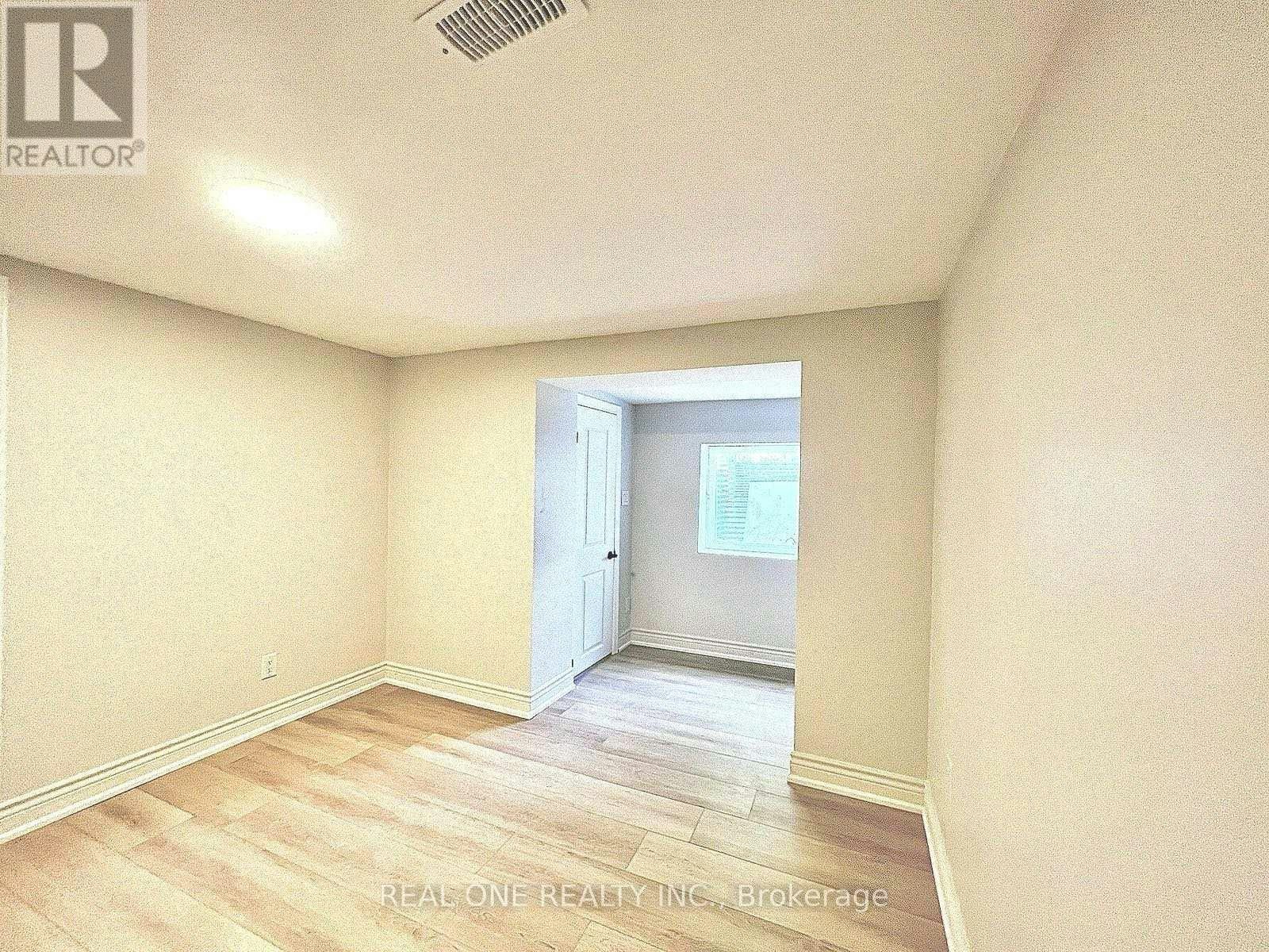 65 Dewlane Drive W, Toronto, ON, M2R 2P9 - 5
